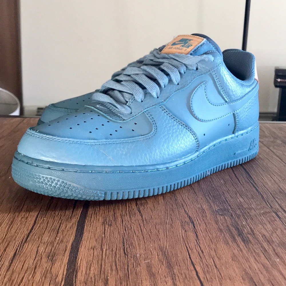 Teal Nike AIR FORCE 1 Size 9.5.